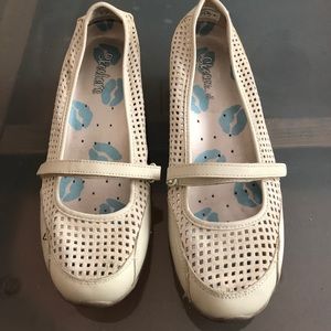 Skechers Slip On Shoes-Size 8.5 Gray Mesh.